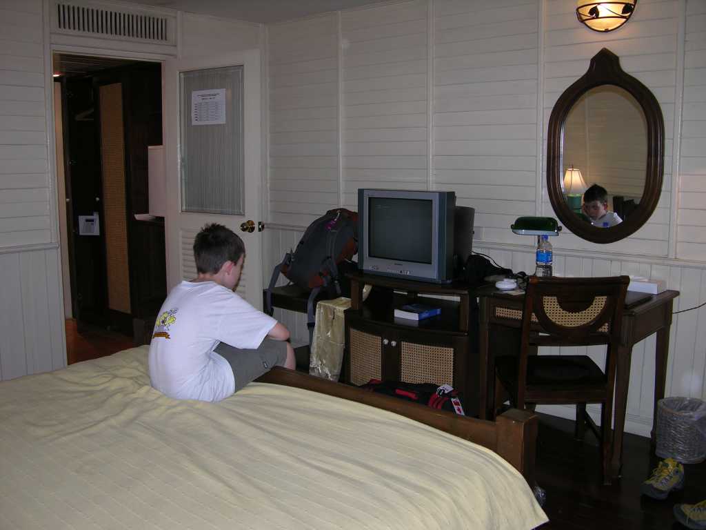 Bangkok 01 02 Buddy Lodge Room We checked in to the Buddy Lodge on Bangkok�s busy backpackers' Khao San Road. The hotel was perfectly situated with its own restaurant and roof-top pool, and had a McDonald�s, travel agent, and a tattoo parlour onsite. Here is our very comfortable and affordable room.